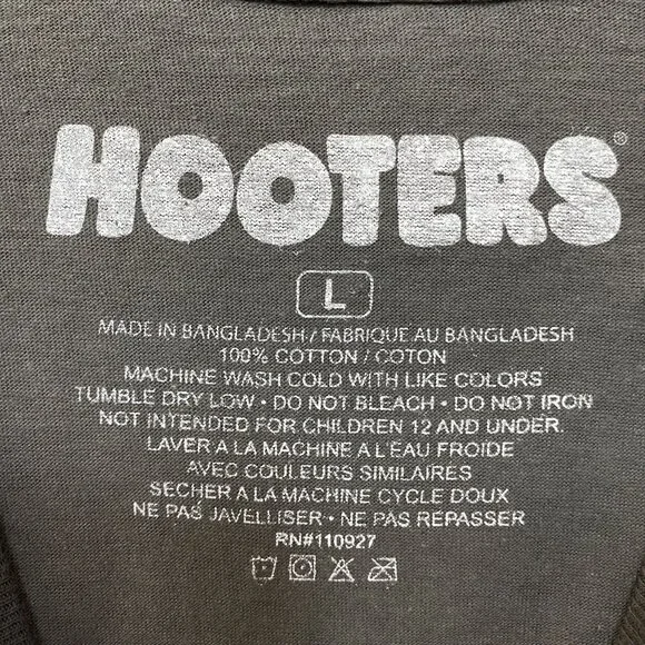 Hooters Racing Come See Your Favorite Racer T-Shirt Large - Picture 4 of 4